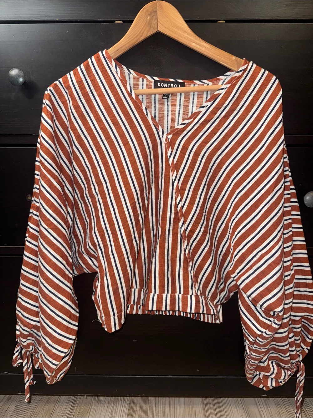 Kontrol Striped Rust V-Neck Long Sleeve Top